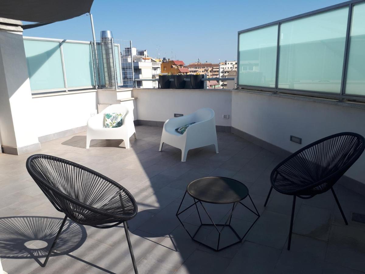 Penthouse 40 In Trastevere With Seasonally Jacuzzi Rome Exterior photo