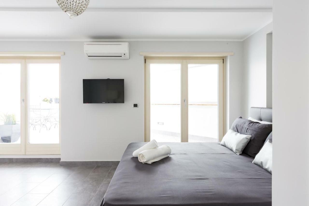 Penthouse 40 In Trastevere With Seasonally Jacuzzi Rome Exterior photo